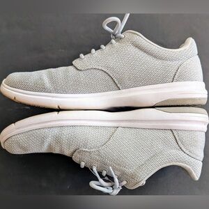 Travis Mathew The Daily Lite Shoe Mens 10.5
Gray and White Knot Print